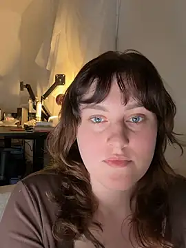 KiraKoval online show from April 28, 2026, 6:46 pm