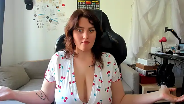 KiraKoval online show from May 7, 2026, 1:38 pm