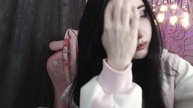 Holy420lolii online show from December 13, 2024, 3:11 pm