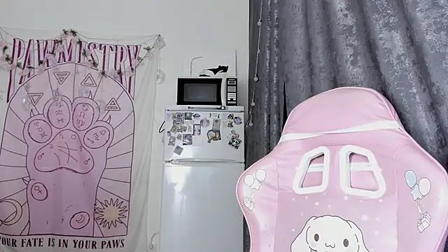 Holy420lolii online show from September 12, 2025, 5:02 pm