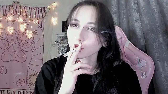 Holy420lolii online show from October 21, 2025, 7:36 pm