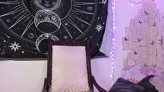 Eva Lee  online show from September 9, 2025, 6:24 am