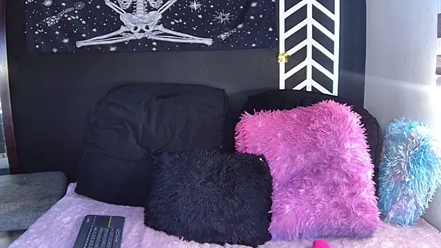 EvangelineCors online show from March 15, 2025, 6:10 pm