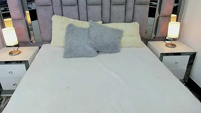 EMMAHILL1 online show from February 7, 2025, 7:17 pm