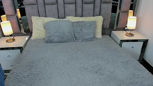 EMMAHILL1 online show from March 22, 2025, 6:14 pm