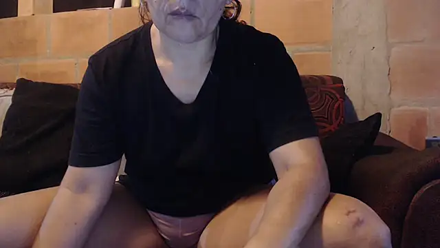 Snapshot of DevoraAmateur chatting on February 20, 2025, 11:42 am DevoraAmateur online show from February 20, 2025, 11:42 am