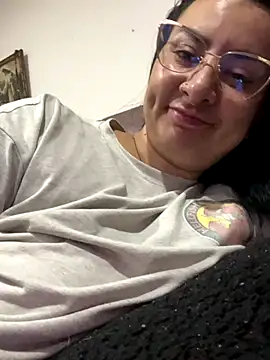 Abril Luv online show from September 11, 2025, 2:00 am