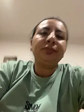 Abril Luv online show from September 21, 2025, 11:39 pm