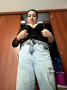 Abril Luv online show from October 29, 2025, 1:57 pm