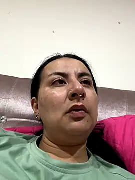 Abril Luv online show from October 30, 2025, 2:02 am