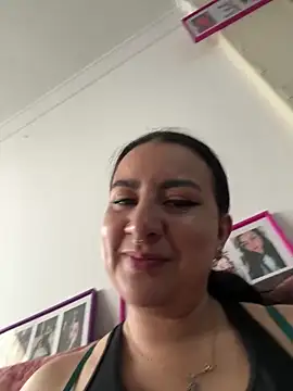 Abril Luv online show from March 12, 2026, 1:28 pm