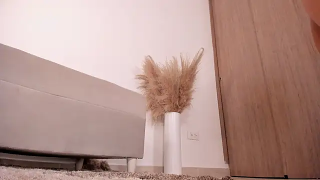 wandathompson  online show from February 27, 2025, 2:10 pm