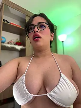 Snapshot of andra_rose chatting on December 10, 2024, 10:47 pm andra rose online show from December 10, 2024, 10:47 pm