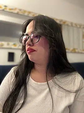 Snapshot of andra_rose chatting on February 17, 2025, 11:31 pm andra rose online show from February 17, 2025, 11:31 pm