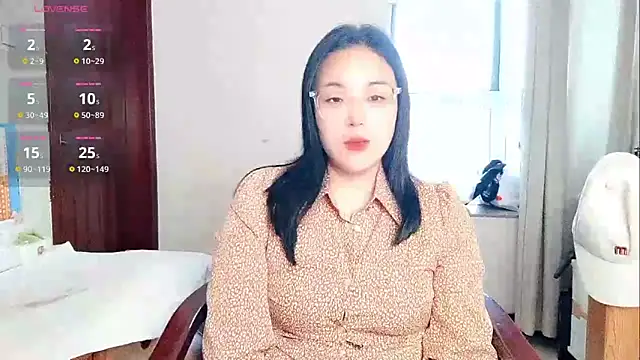 Vivianangn-e online show from April 17, 2026, 1:41 am