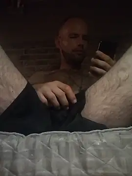 Snapshot of Adamvarga0318 chatting on September 8, 2025, 8:41 pm Adamvarga0318 online show from September 8, 2025, 8:41 pm