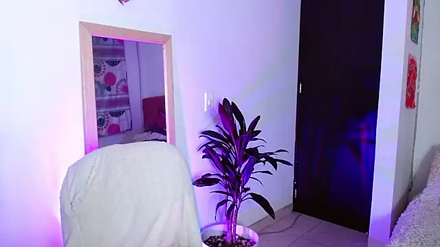 alisseallie online show from March 16, 2025, 11:25 pm