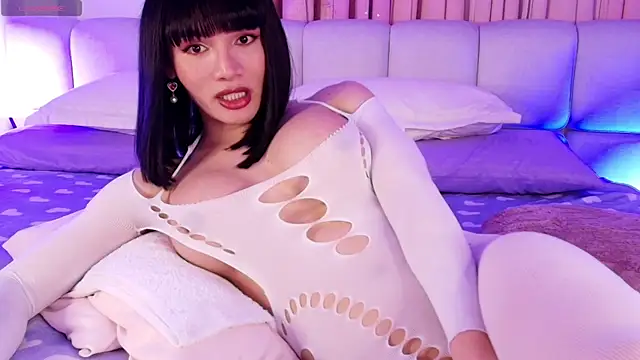 sweetieluna01 online show from September 27, 2025, 7:52 pm