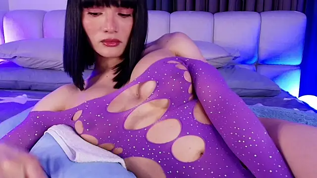 sweetieluna01 online show from April 16, 2026, 6:19 pm