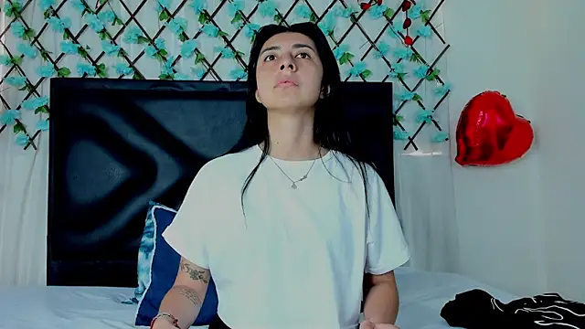 EmmaWilliamss online show from February 18, 2025, 4:48 pm