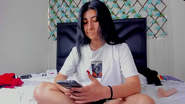 Snapshot of EmmaWilliamss chatting on April 8, 2026, 4:18 pm EmmaWilliamss online show from April 8, 2026, 4:18 pm