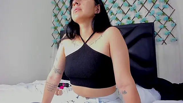 Snapshot of EmmaWilliamss chatting on April 15, 2026, 12:01 pm EmmaWilliamss online show from April 15, 2026, 12:01 pm