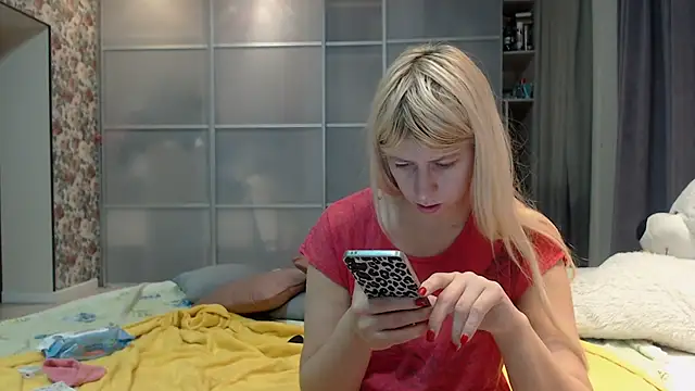 KyliePag online show from December 15, 2025, 7:45 am