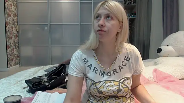 KyliePag online show from December 17, 2025, 7:14 am