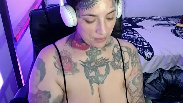 VampGirl1 online show from February 8, 2025, 4:14 am