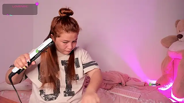 EmilyBarragan online show from October 3, 2025, 3:20 pm