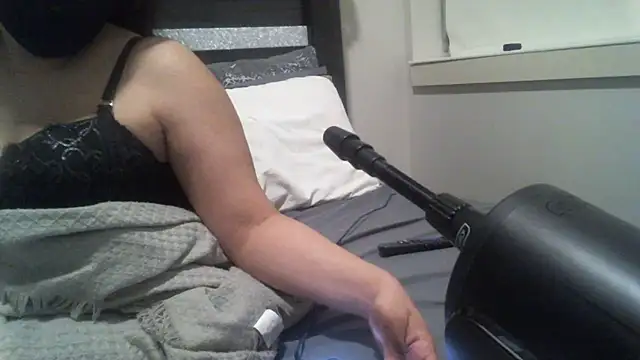 Snapshot of lofibunni chatting on February 22, 2026, 11:36 pm lofibunni online show from February 22, 2026, 11:36 pm