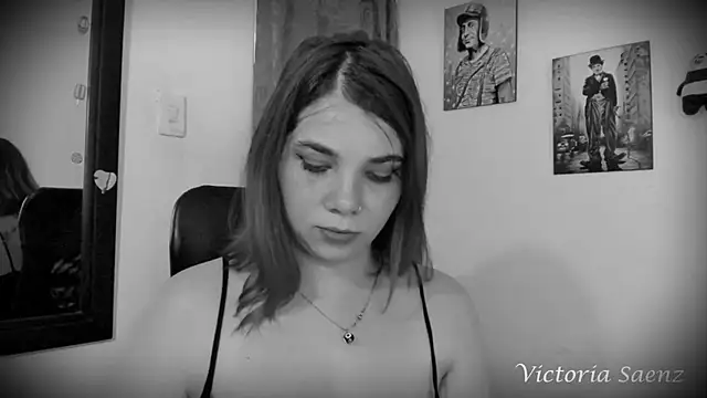 victoriaasaenz  online show from February 13, 2025, 4:00 am