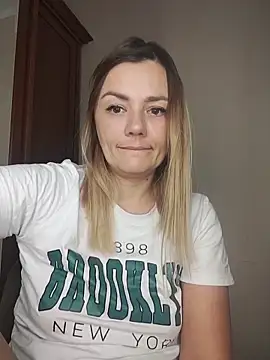 KrissSexi online show from November 7, 2025, 11:21 am