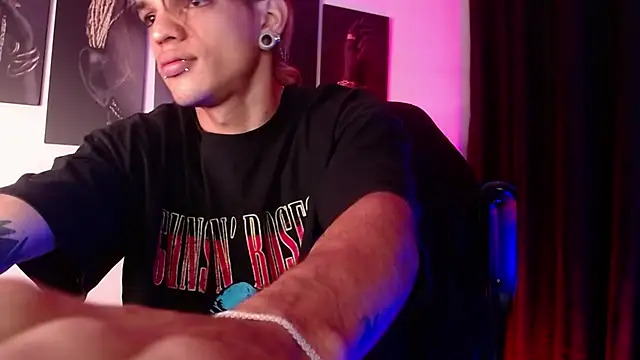 AlbertBernal69 online show from November 13, 2025, 11:42 am