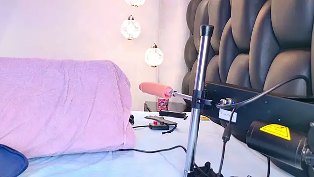 NathaxaLeans online show from February 11, 2025, 11:54 am