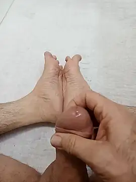 Hardapple01 online show from December 14, 2024, 2:01 am