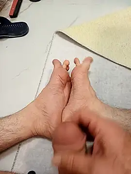 Hardapple01 online show from March 26, 2026, 8:36 pm