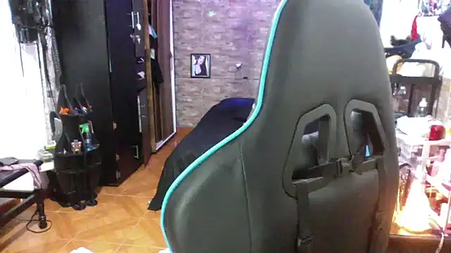 AngelaQueen  online show from December 4, 2025, 4:16 pm