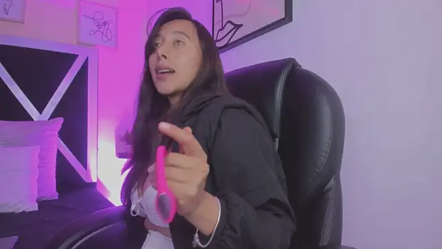 lena banks online show from November 24, 2025, 10:53 pm