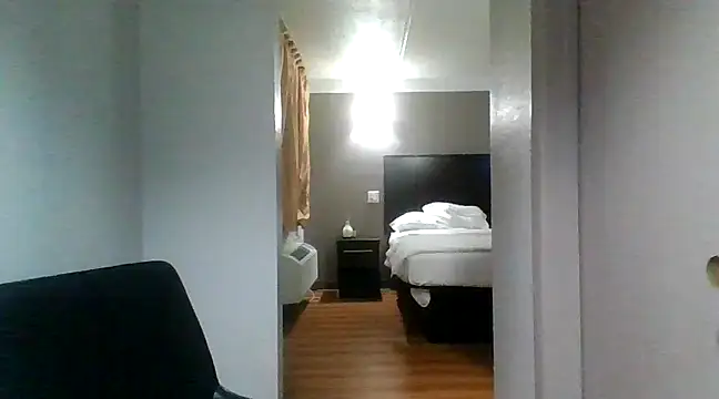 SlimBeenBadd1981 online show from December 2, 2024, 1:36 am