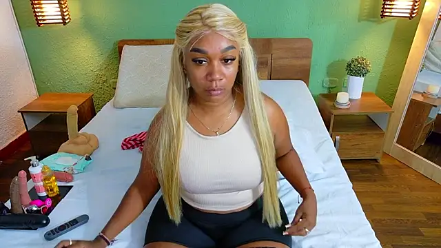 dannaahbrown online show from March 5, 2025, 7:49 pm