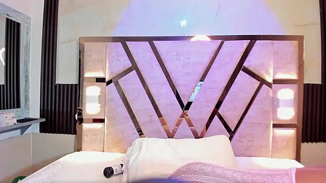 Snapshot of Athenea_Mills chatting on February 3, 2026, 6:46 pm Athenea Mills online show from February 3, 2026, 6:46 pm