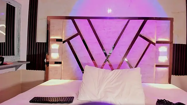 Snapshot of Athenea_Mills chatting on March 3, 2026, 6:47 pm Athenea Mills online show from March 3, 2026, 6:47 pm