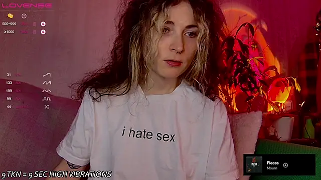 IttyKitty online show from December 14, 2025, 10:47 pm