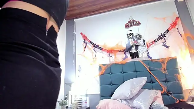 charlott lens online show from October 31, 2025, 2:29 pm