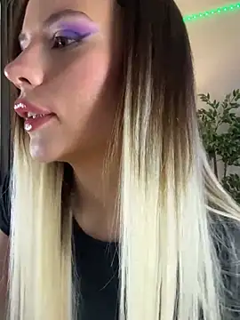 Snapshot of KittyKatyDream chatting on February 10, 2025, 6:13 pm KittyKatyDream online show from February 10, 2025, 6:13 pm