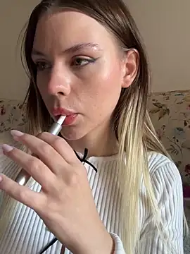 Snapshot of KittyKatyDream chatting on March 21, 2025, 3:35 pm KittyKatyDream online show from March 21, 2025, 3:35 pm