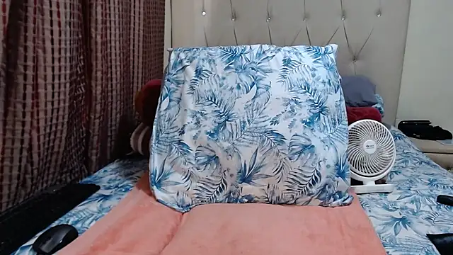 CHOCOLATEDARKBUSTYX online show from October 9, 2025, 8:56 am