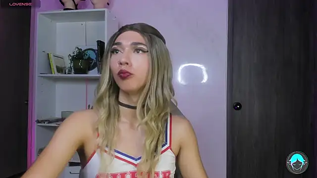 sofi elfqueen online show from February 17, 2025, 2:09 am