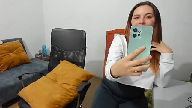  girls on fire  online show from February 14, 2025, 11:53 pm